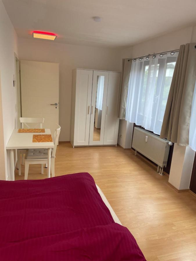 Zimmer Im Herzen Von Durlach Karlsruhe Esterno foto
