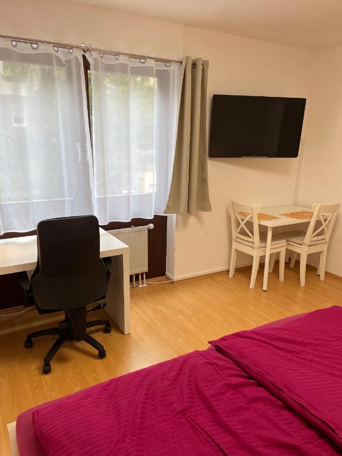 Zimmer Im Herzen Von Durlach Karlsruhe Esterno foto